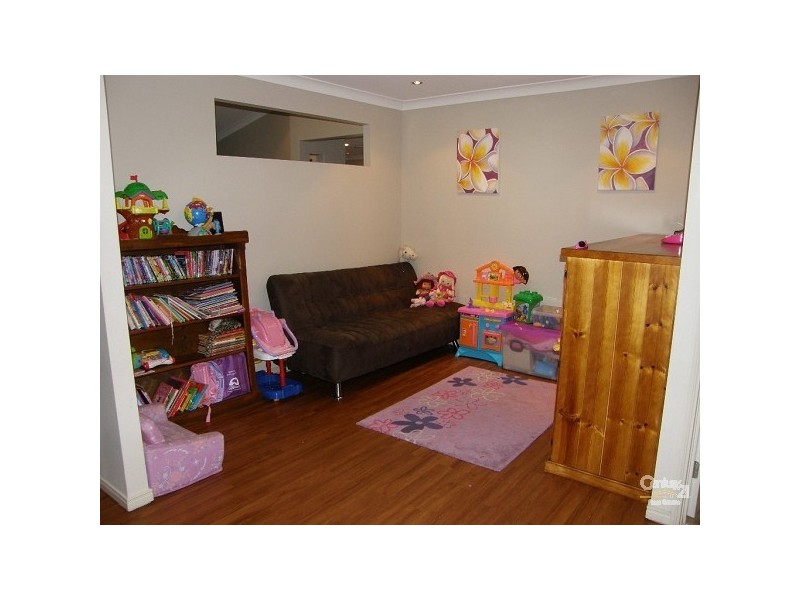 8 Frederick Street, Moggill QLD 4070