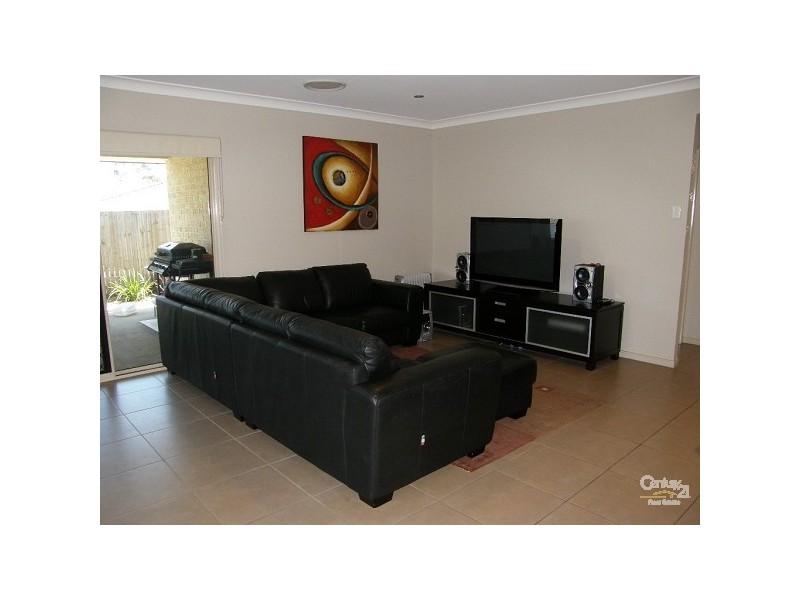 8 Frederick Street, Moggill QLD 4070