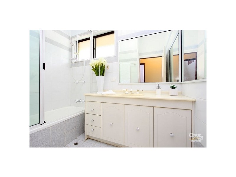 22 Neptune Street, Chapel Hill QLD 4069