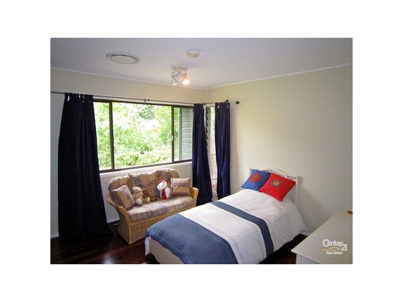 11 Chantilly Street, Chapel Hill QLD 4069
