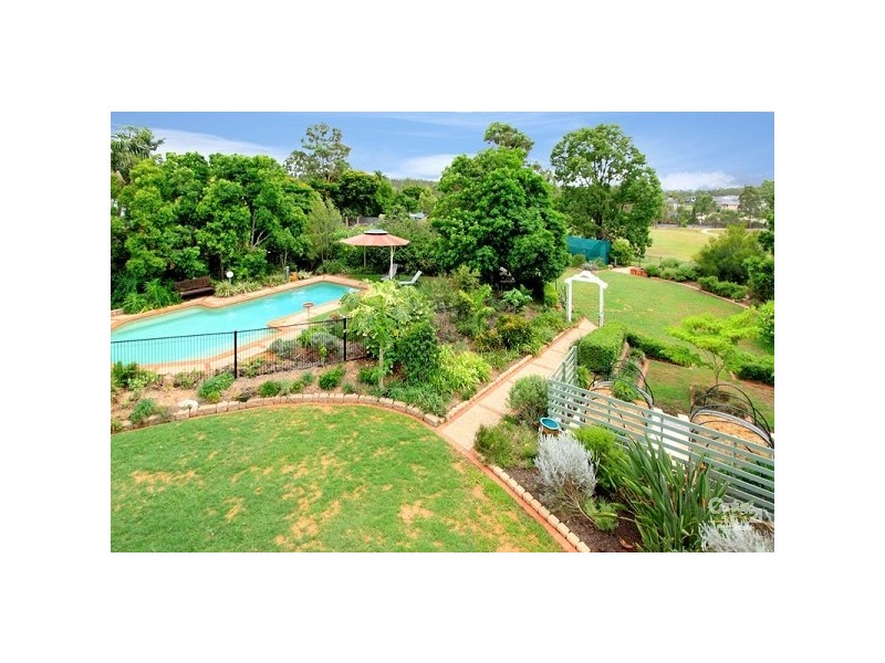 41 Pioneer Crescent, Bellbowrie QLD 4070