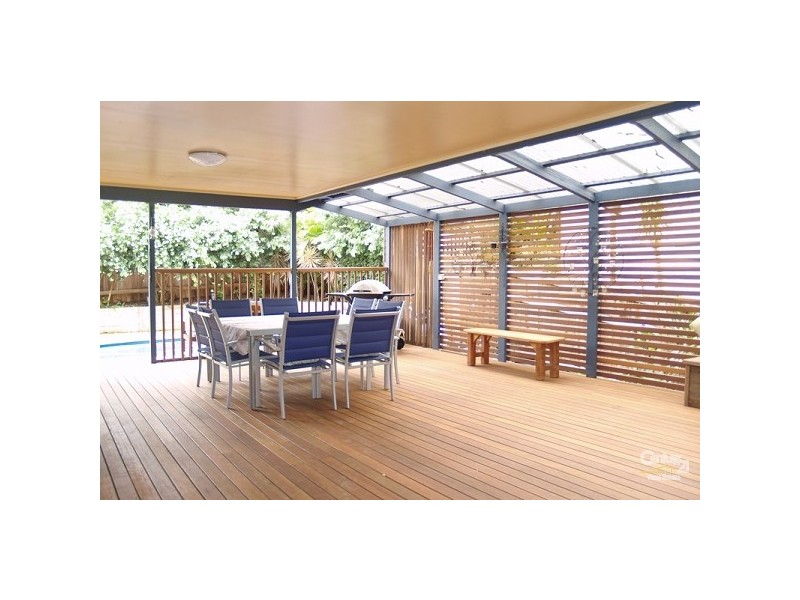 8 Sutling Street, Chapel Hill QLD 4069