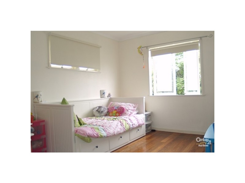 8 Sutling Street, Chapel Hill QLD 4069