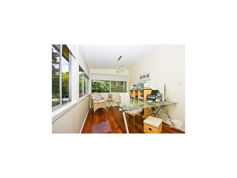 8 Sutling Street, Chapel Hill QLD 4069