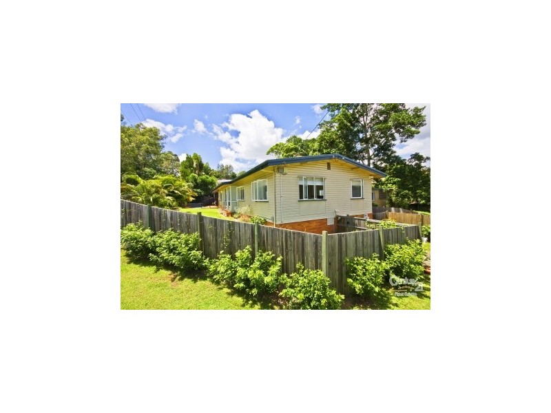 8 Sutling Street, Chapel Hill QLD 4069