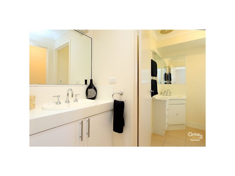 34 Wyndarra Street, Kenmore QLD 4069