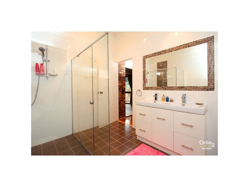 4 McLaren Street, Fig Tree Pocket QLD 4069