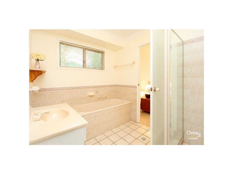 16 Creswick Place, Bellbowrie QLD 4070