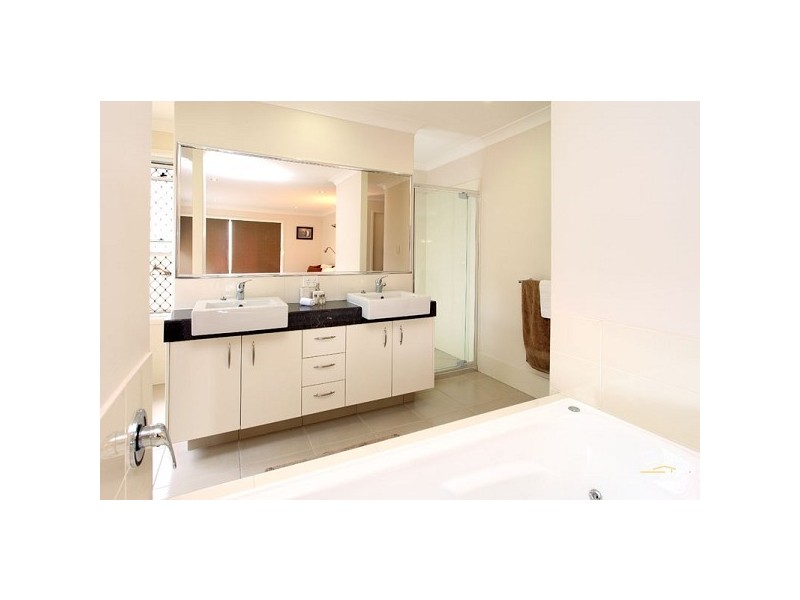 3 Stanaway Place, Bellbowrie QLD 4070