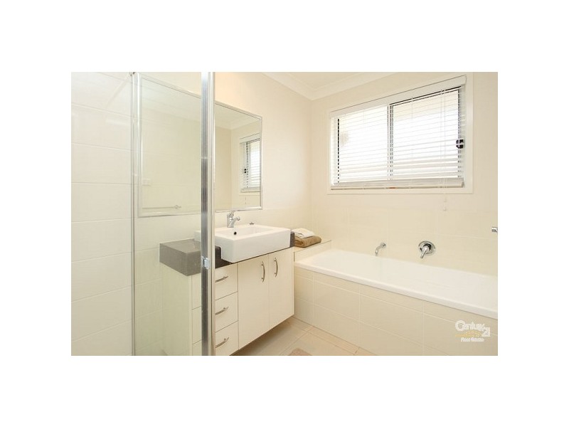 3 Stanaway Place, Bellbowrie QLD 4070