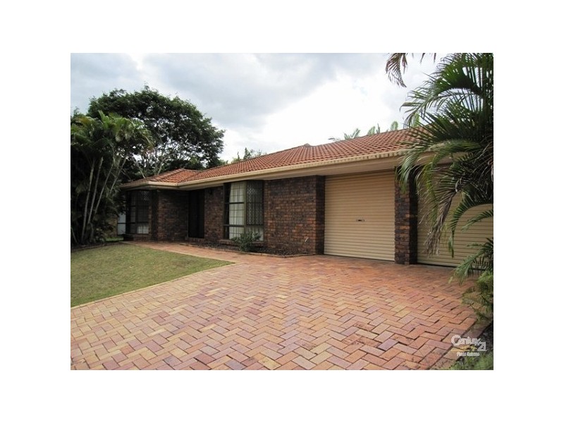 11 Halmore Place, Chapel Hill QLD 4069