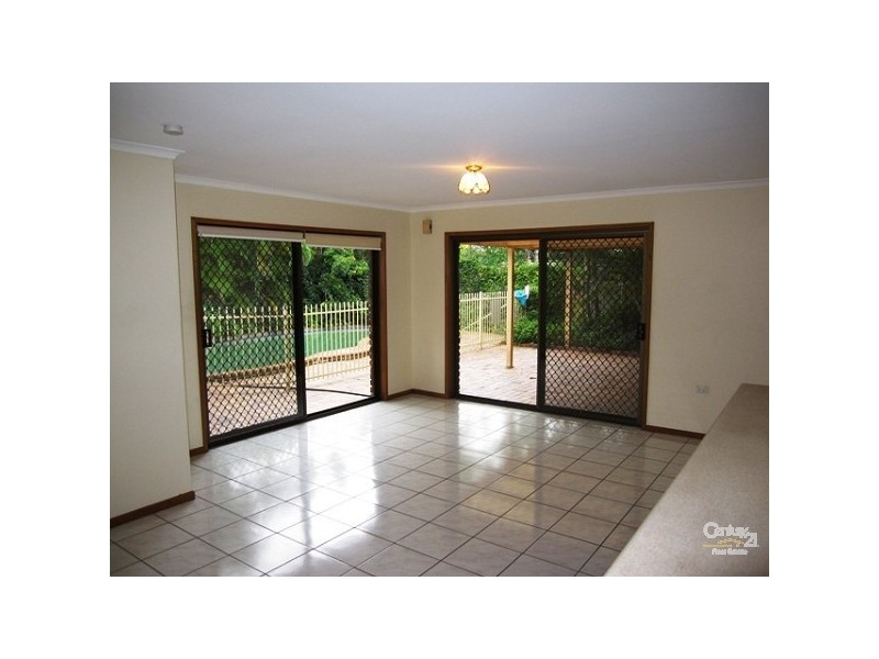 11 Halmore Place, Chapel Hill QLD 4069