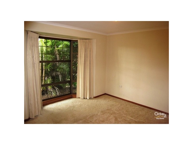 11 Halmore Place, Chapel Hill QLD 4069