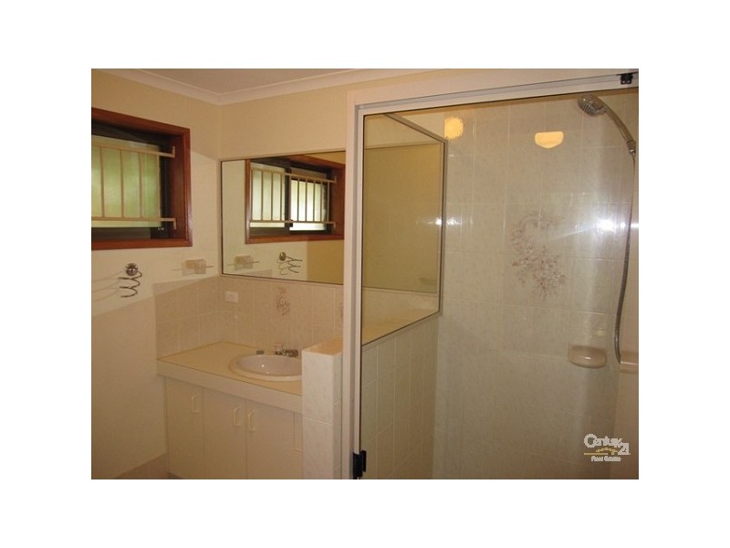 11 Halmore Place, Chapel Hill QLD 4069