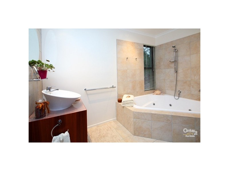 7 Kiriwina Street, Fig Tree Pocket QLD 4069