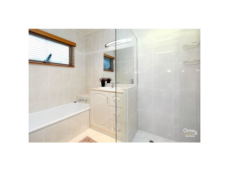 143 Kenmore Road, Kenmore QLD 4069