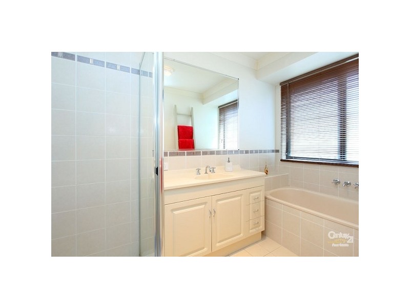 28 Grange Place, Moggill QLD 4070