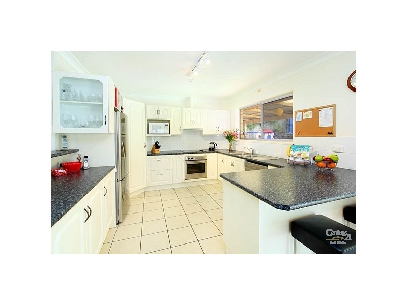 15 Steptoe Street, Chapel Hill QLD 4069