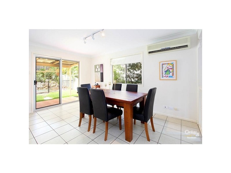 15 Steptoe Street, Chapel Hill QLD 4069