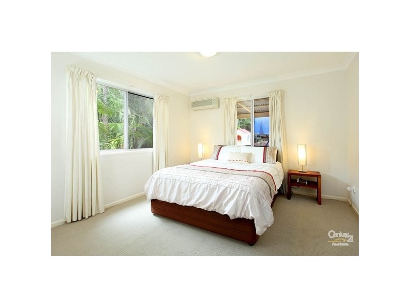 15 Steptoe Street, Chapel Hill QLD 4069