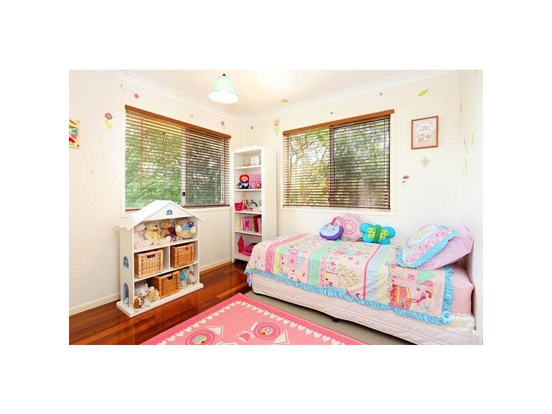 15 Steptoe Street, Chapel Hill QLD 4069