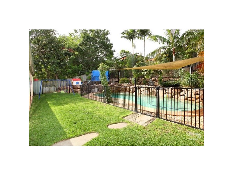 15 Steptoe Street, Chapel Hill QLD 4069