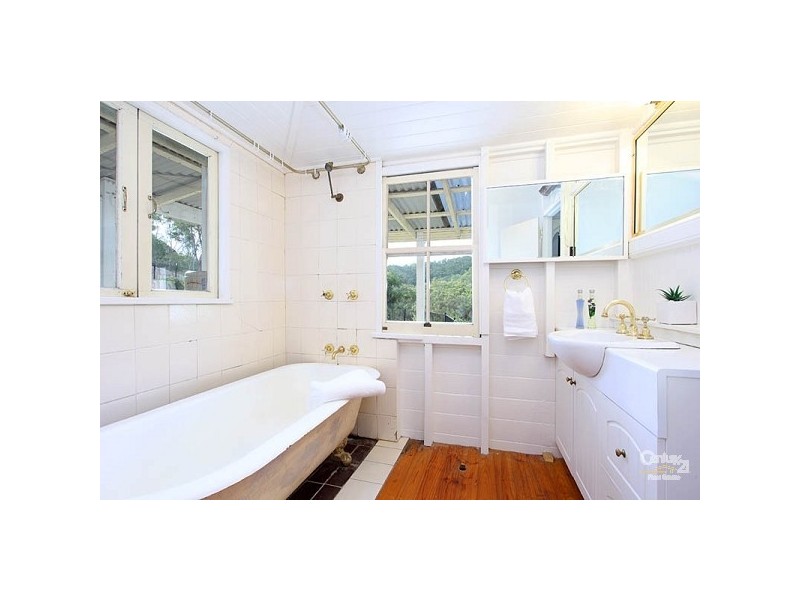 234 Savages Road, Brookfield QLD 4069