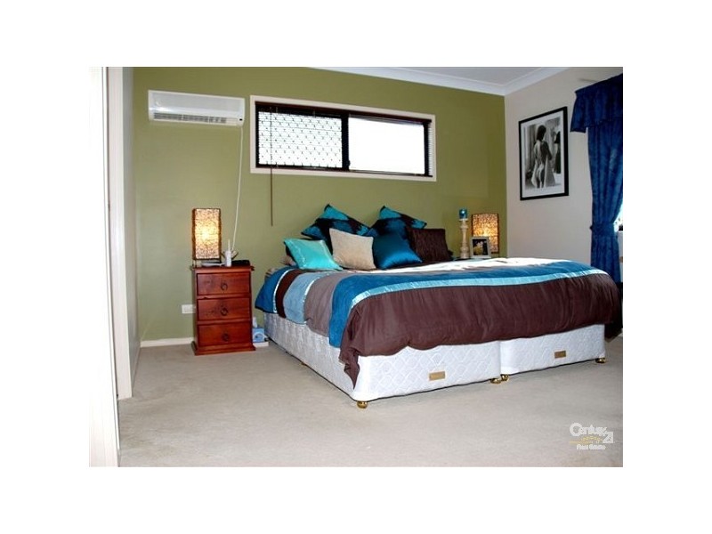 8 Taradale Close, Moggill QLD 4070