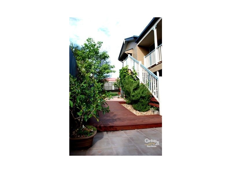 8 Taradale Close, Moggill QLD 4070