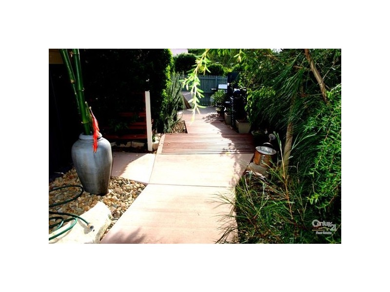 8 Taradale Close, Moggill QLD 4070