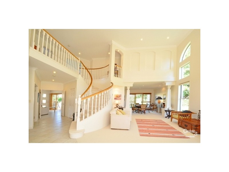 16 Bolton Close, Brookfield QLD 4069