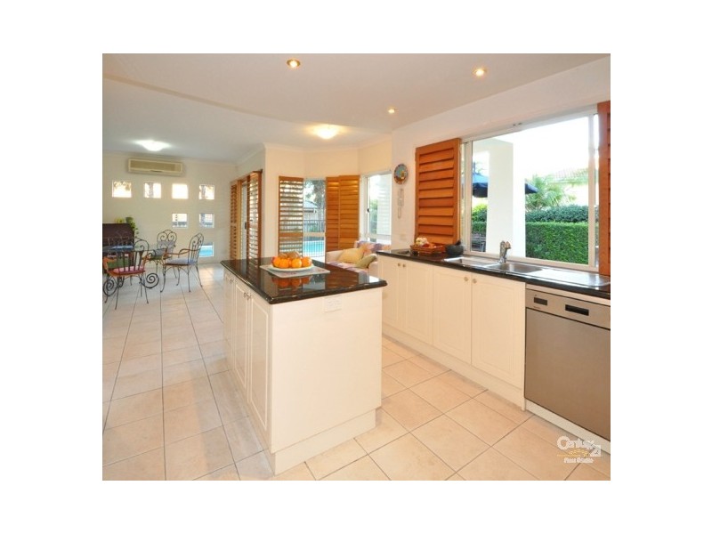 16 Bolton Close, Brookfield QLD 4069