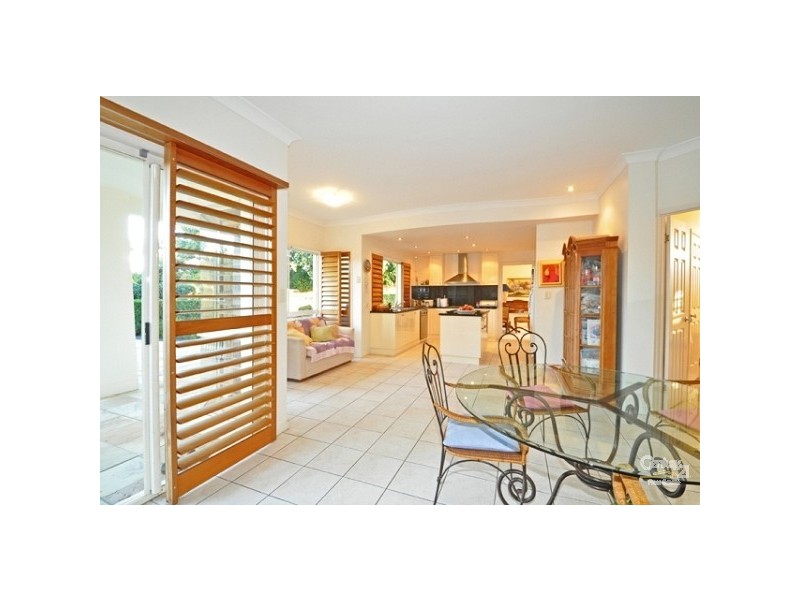 16 Bolton Close, Brookfield QLD 4069