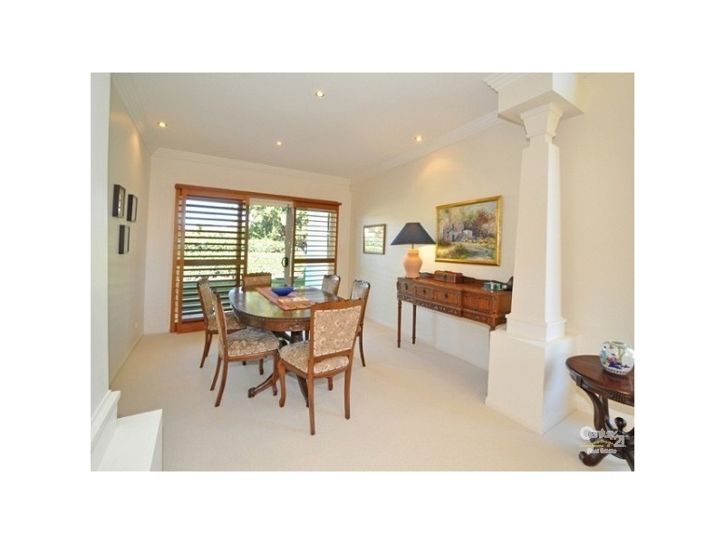 16 Bolton Close, Brookfield QLD 4069