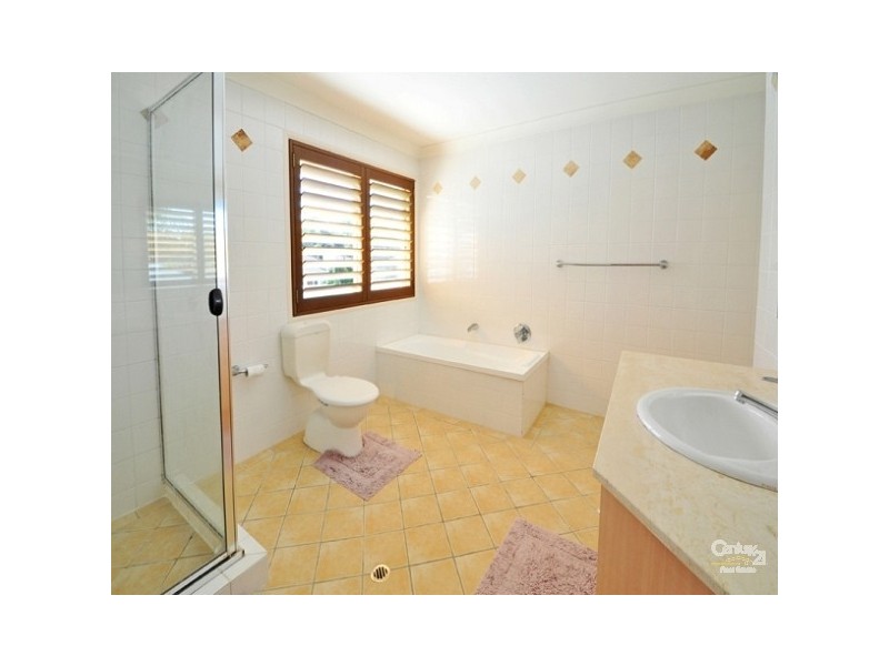 16 Bolton Close, Brookfield QLD 4069