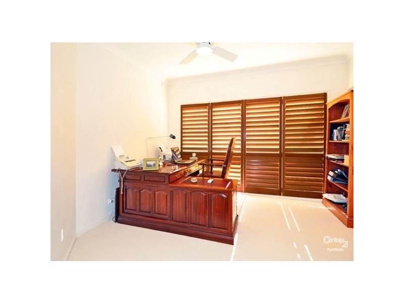 16 Bolton Close, Brookfield QLD 4069