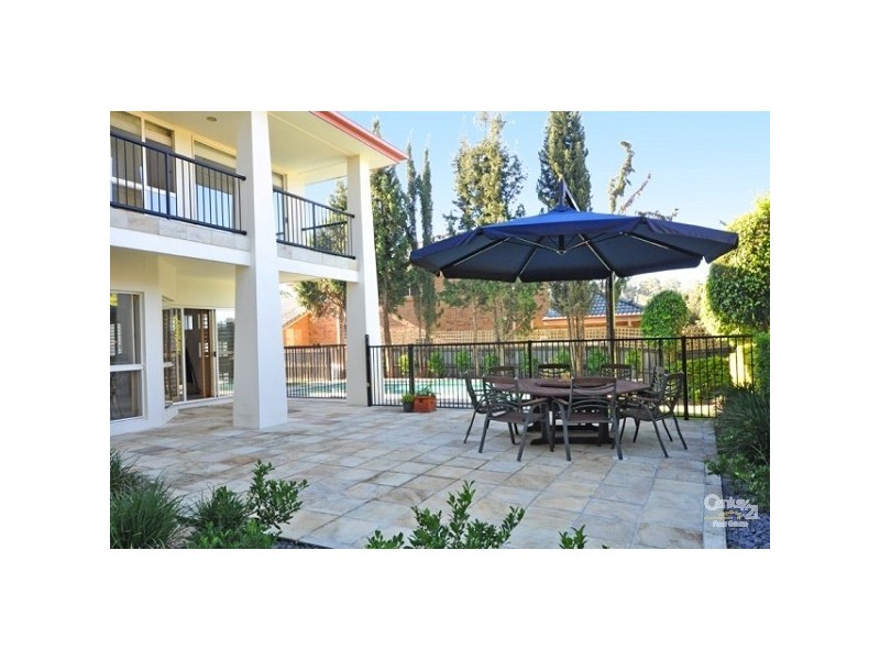 16 Bolton Close, Brookfield QLD 4069