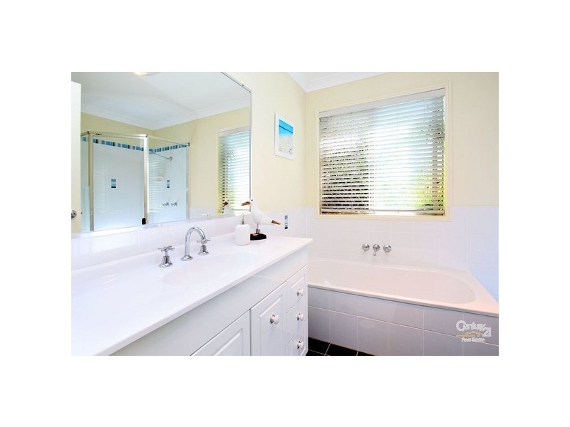 4 Palm Court, Bellbowrie QLD 4070