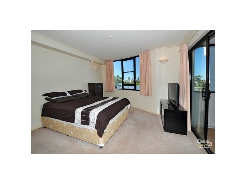 9′Regent’523 Coronation Drive, Toowong QLD 4066
