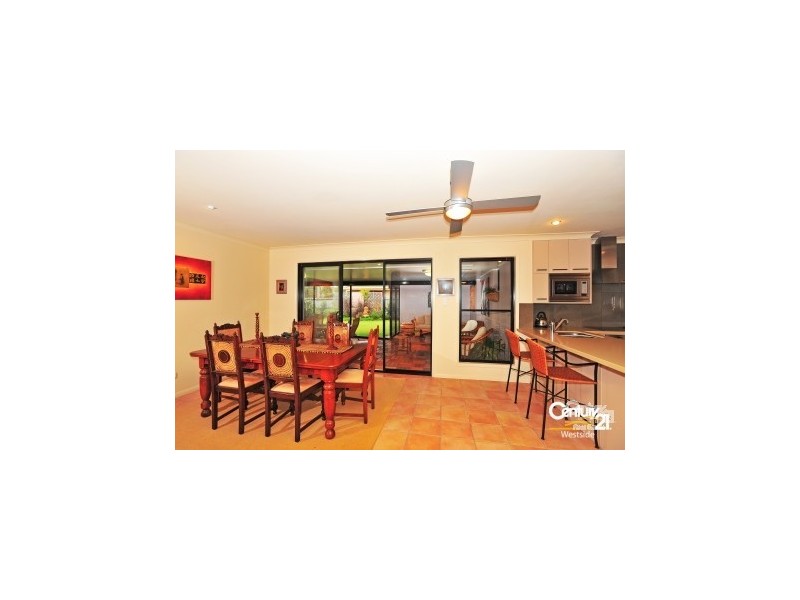 8 Haase Place, Bellbowrie QLD 4070