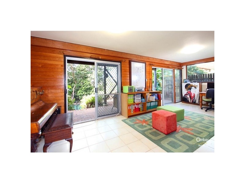 9 Aldergrove Street, Chapel Hill QLD 4069