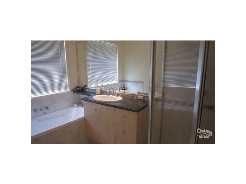 9 Allard Close, Bellbowrie QLD 4070