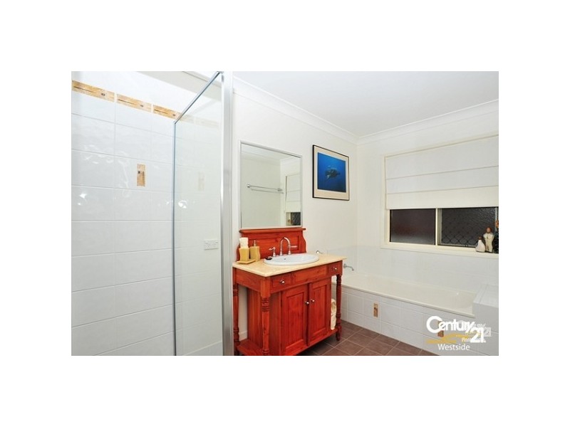 25 Moorfields Street, Fig Tree Pocket QLD 4069