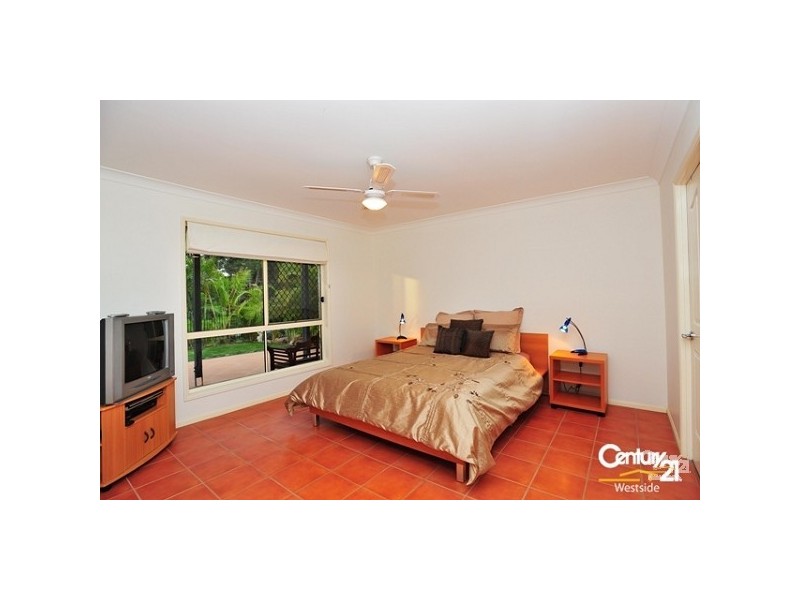 25 Moorfields Street, Fig Tree Pocket QLD 4069