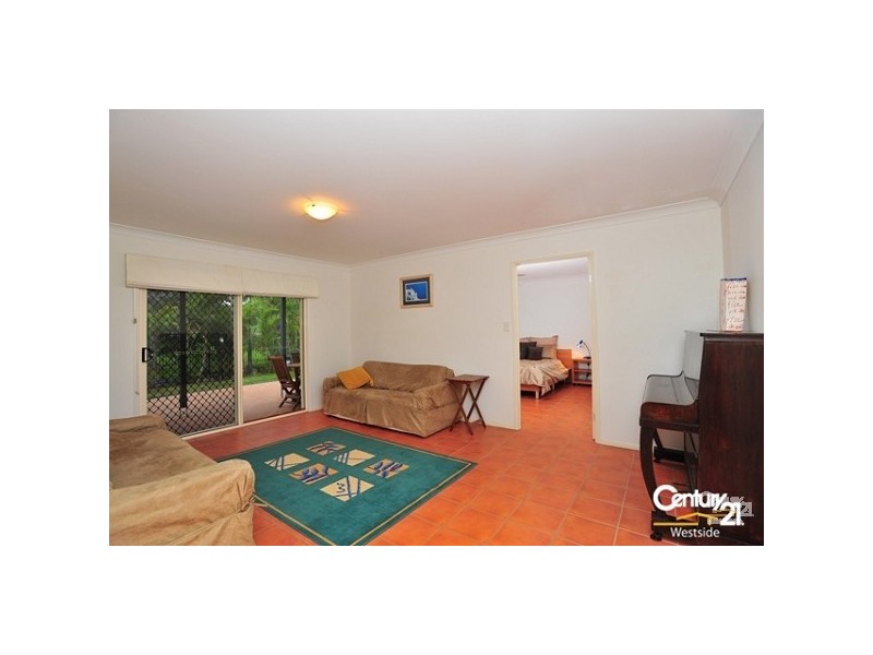 25 Moorfields Street, Fig Tree Pocket QLD 4069