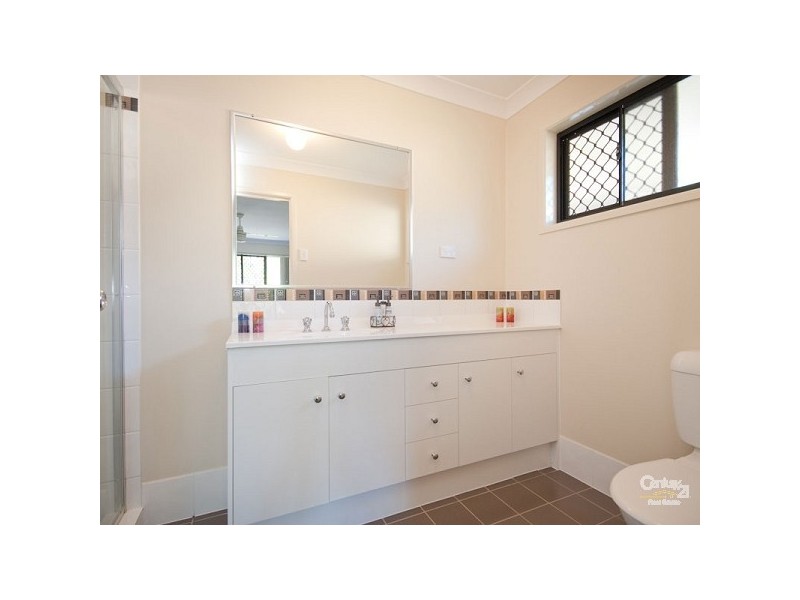 11 Eucalypt Place, Anstead QLD 4070