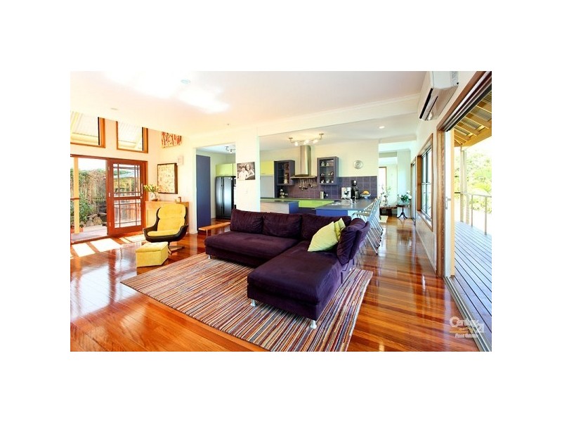 10 Alenola Street, Chapel Hill QLD 4069