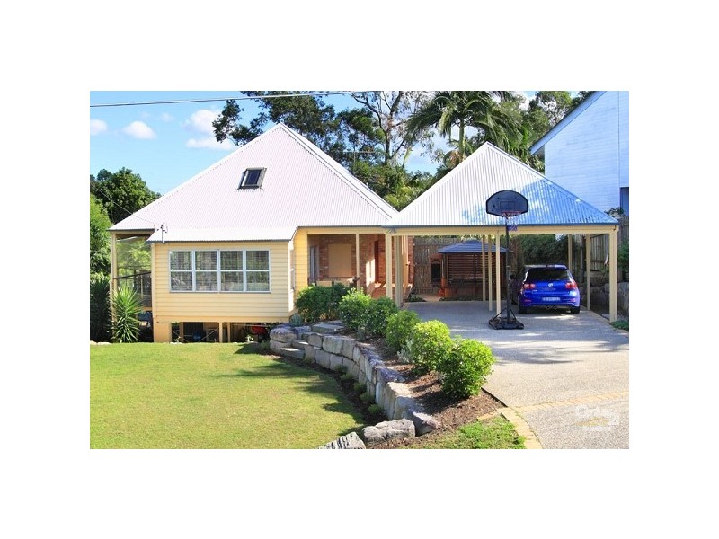 10 Alenola Street, Chapel Hill QLD 4069