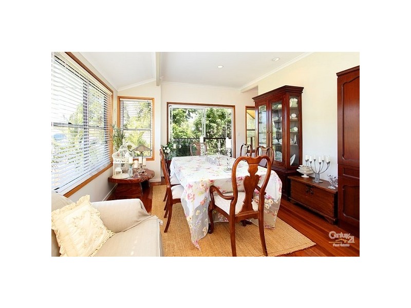 10 Alenola Street, Chapel Hill QLD 4069