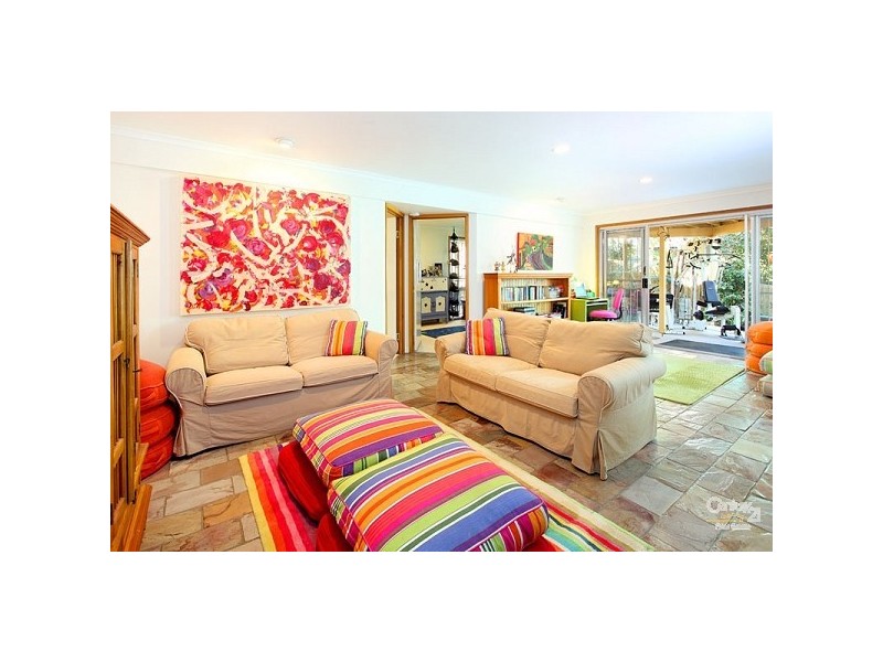 10 Alenola Street, Chapel Hill QLD 4069